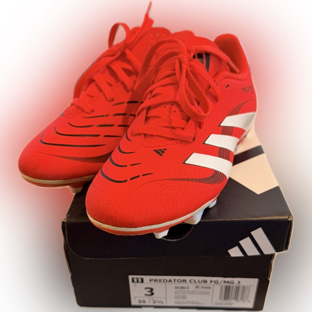 Like new! Adidas Predator Club Soccer Cleats unisex